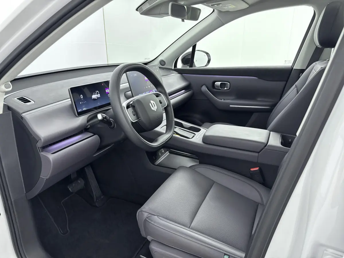 Design 69.9 kWh 218pk | 420km WLTP Actieradius | Navigatie | Panoramadak | 360° Camera | Stoel- en stuurverwarming | Lederen elektrisch verstelbare en geventileerde stoelen | Elektrische ac