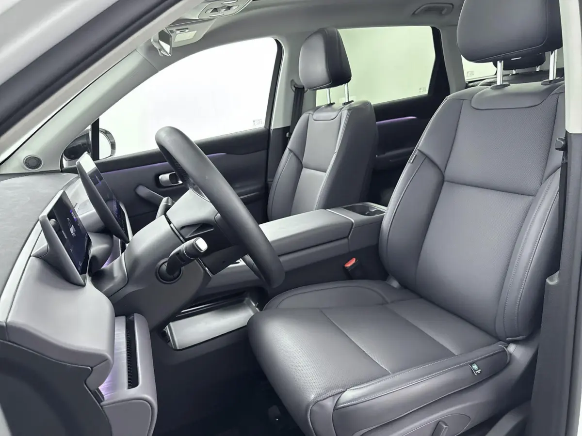 Design 69.9 kWh 218pk | 420km WLTP Actieradius | Navigatie | Panoramadak | 360° Camera | Stoel- en stuurverwarming | Lederen elektrisch verstelbare en geventileerde stoelen | Elektrische ac