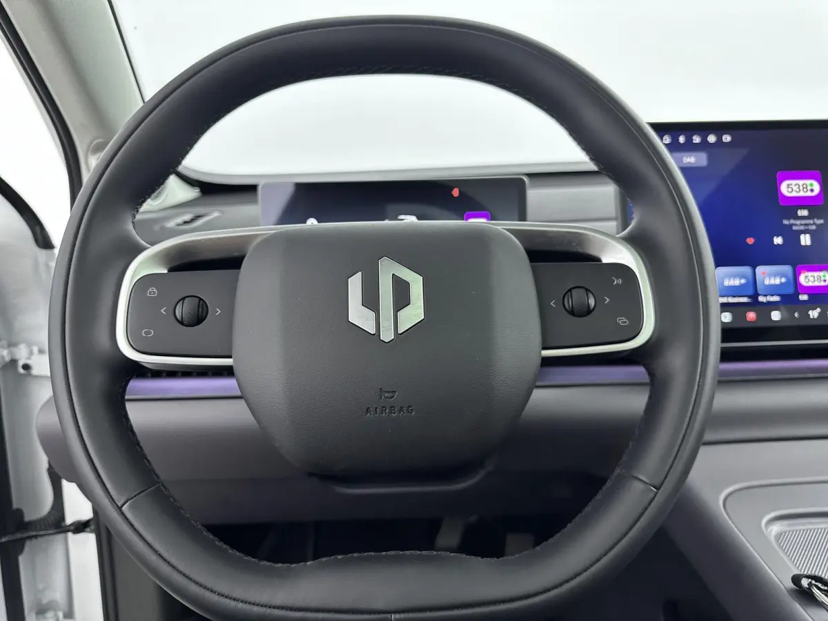 Design 69.9 kWh 218pk | 420km WLTP Actieradius | Navigatie | Panoramadak | 360° Camera | Stoel- en stuurverwarming | Lederen elektrisch verstelbare en geventileerde stoelen | Elektrische ac