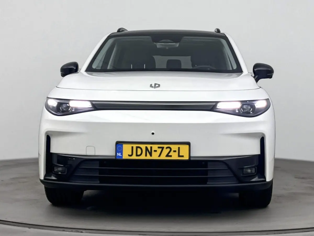 Design 69.9 kWh 218pk | 420km WLTP Actieradius | Navigatie | Panoramadak | 360° Camera | Stoel- en stuurverwarming | Lederen elektrisch verstelbare en geventileerde stoelen | Elektrische ac