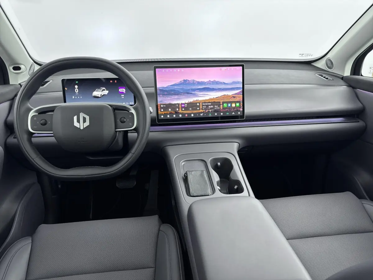 Design 69.9 kWh 218pk | 420km WLTP Actieradius | Navigatie | Panoramadak | 360° Camera | Stoel- en stuurverwarming | Lederen elektrisch verstelbare en geventileerde stoelen | Elektrische ac
