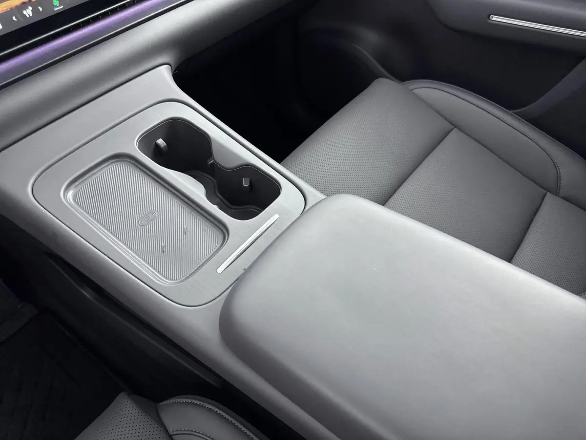 Design 69.9 kWh 218pk | 420km WLTP Actieradius | Navigatie | Panoramadak | 360° Camera | Stoel- en stuurverwarming | Lederen elektrisch verstelbare en geventileerde stoelen | Elektrische ac
