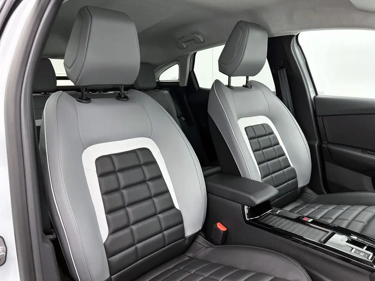 Max Hybrid 145pk Automaat | ACCU 98% |Lage kilometerstand! | Navigatie | 360° Camera | Climate control | Adaptieve Cruise control | Parkeersensoren v+a | Head-up display | Keyless | Dodehoe
