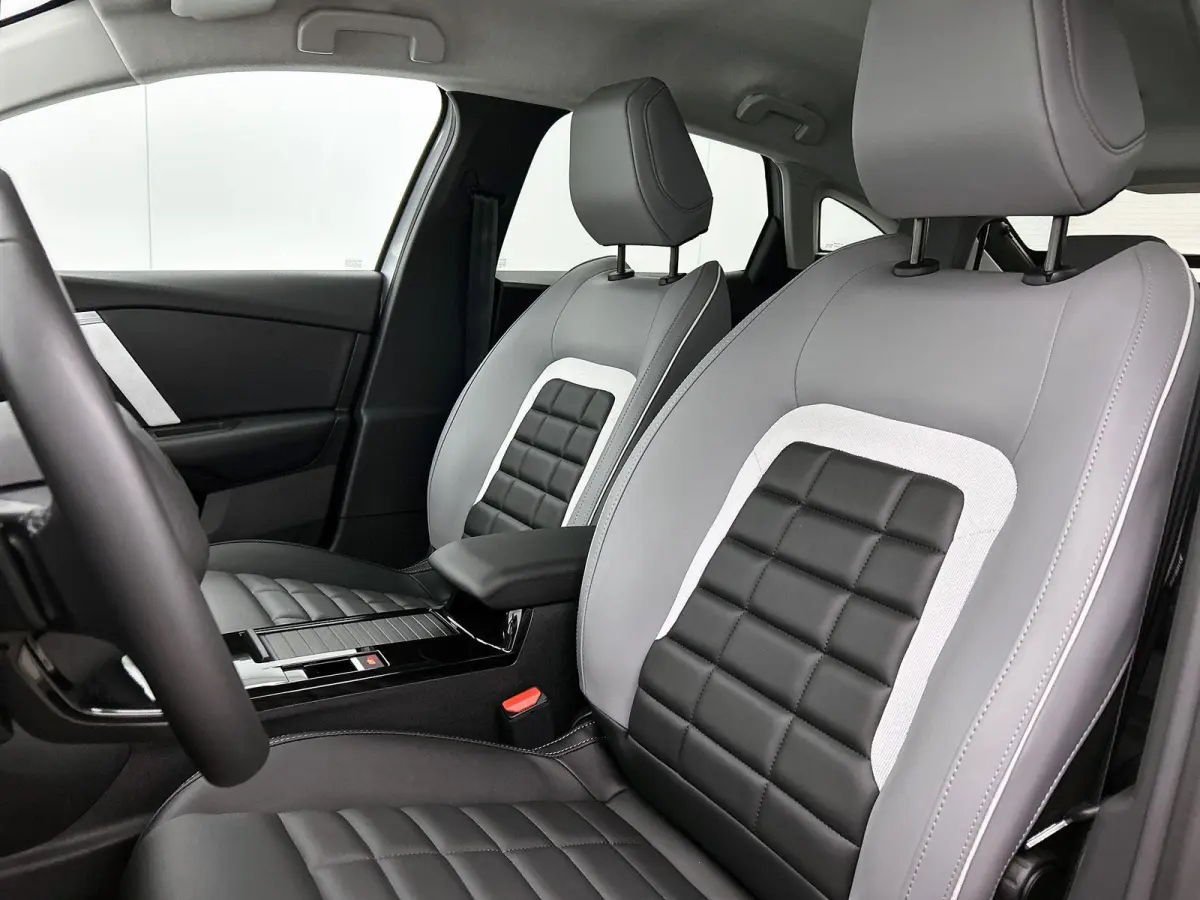 Max Hybrid 145pk Automaat | ACCU 98% |Lage kilometerstand! | Navigatie | 360° Camera | Climate control | Adaptieve Cruise control | Parkeersensoren v+a | Head-up display | Keyless | Dodehoe