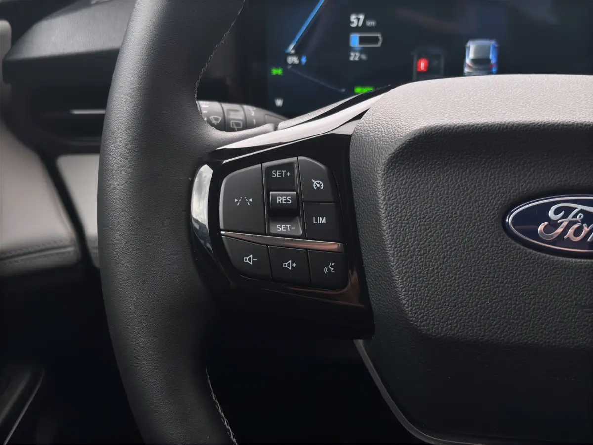 44 kWh 168pk | Apple Carplay | Camera | Stoelverwarming | Org. NL | Cruise Control
