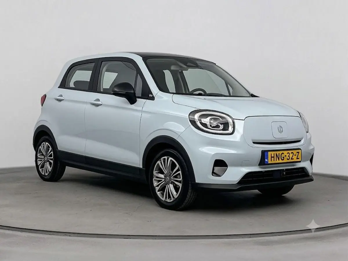 Design 37.3 kWh 95pk | 265km WLTP Actieradius | Navigatie | Panoramadak | Achteruitrijcamera | Adaptieve Cruise Control | Climate Control | Parkeersensoren | Bluetooth | Keyless start | Voll