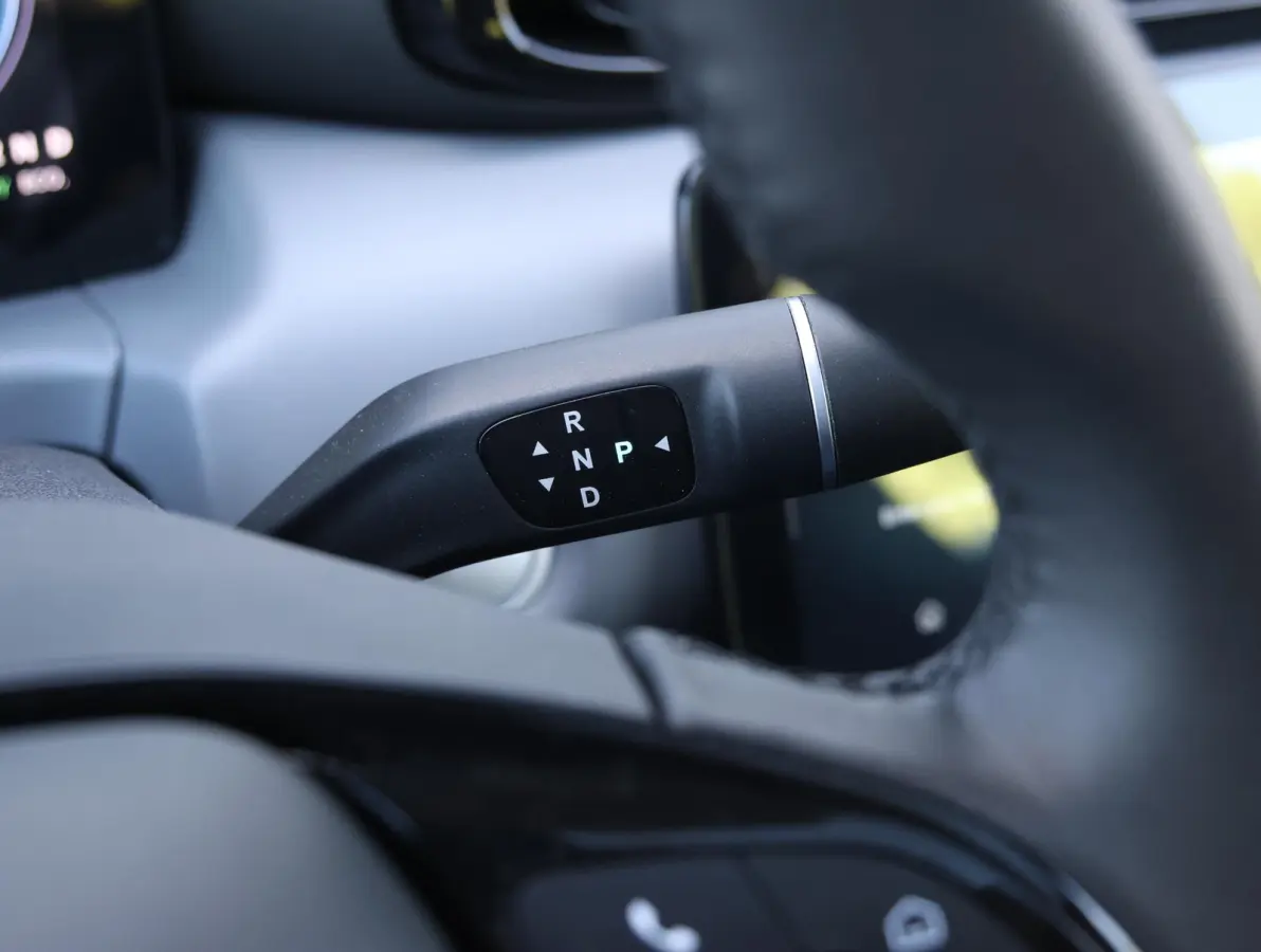 Design 37.3 kWh 95pk | 265km WLTP Actieradius | Navigatie | Panoramadak | Achteruitrijcamera | Adaptieve Cruise Control | Climate Control | Parkeersensoren | Bluetooth | Keyless start | Voll