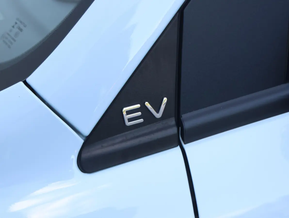 Design 37.3 kWh 95pk | 265km WLTP Actieradius | Navigatie | Panoramadak | Achteruitrijcamera | Adaptieve Cruise Control | Climate Control | Parkeersensoren | Bluetooth | Keyless start | Voll