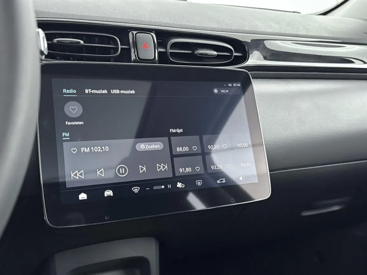 Design 37.3 kWh 95pk | 265km WLTP Actieradius | Navigatie | Panoramadak | Achteruitrijcamera | Adaptieve Cruise Control | Climate Control | Parkeersensoren | Bluetooth | Keyless start | Voll