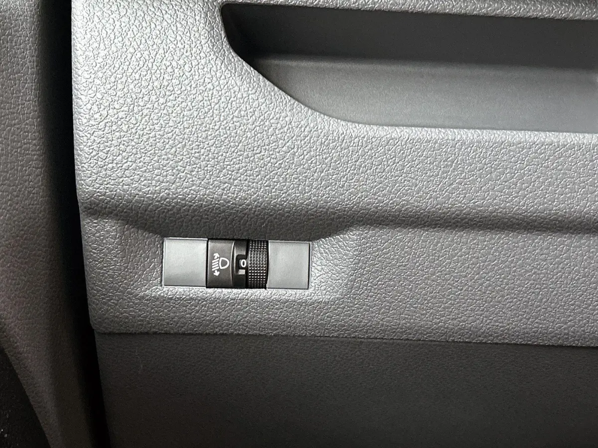 Club M 120pk BlueHDI Automaat | Navigatie | Camera achter | Trekhaak | 3-zitplaatsen | Cruise control | Apple Carplay en Android auto