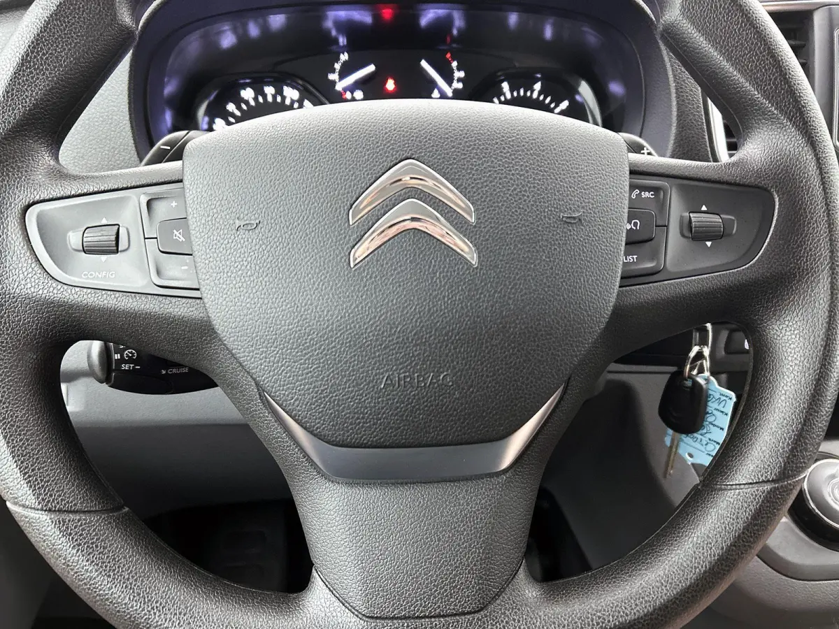 Club M 120pk BlueHDI Automaat | Navigatie | Camera achter | Trekhaak | 3-zitplaatsen | Cruise control | Apple Carplay en Android auto