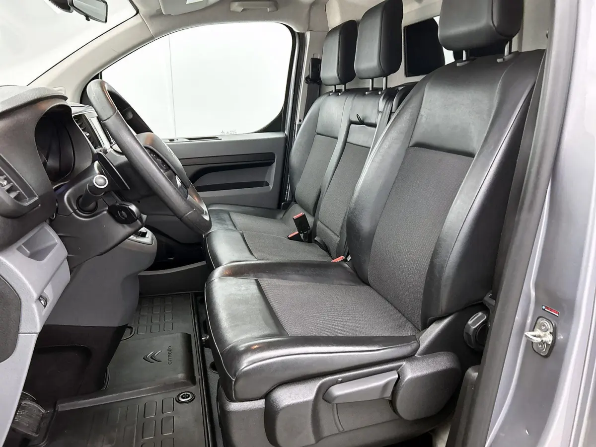 Club M 120pk BlueHDI Automaat | Navigatie | Camera achter | Trekhaak | 3-zitplaatsen | Cruise control | Apple Carplay en Android auto