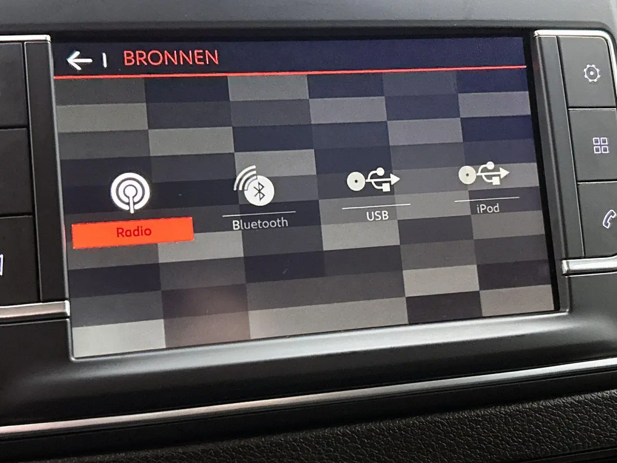 Club M 120pk BlueHDI Automaat | Navigatie | Camera achter | Trekhaak | 3-zitplaatsen | Cruise control | Apple Carplay en Android auto