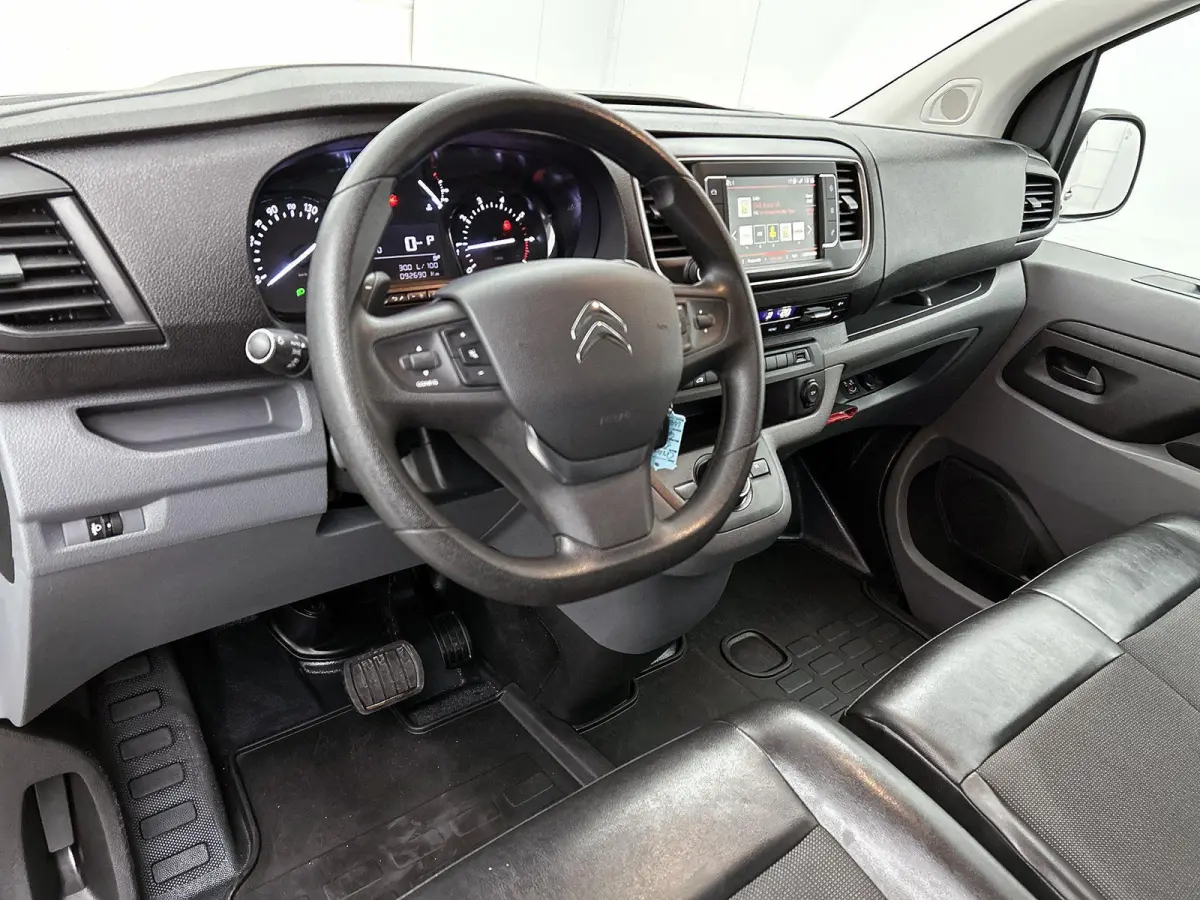 Club M 120pk BlueHDI Automaat | Navigatie | Camera achter | Trekhaak | 3-zitplaatsen | Cruise control | Apple Carplay en Android auto