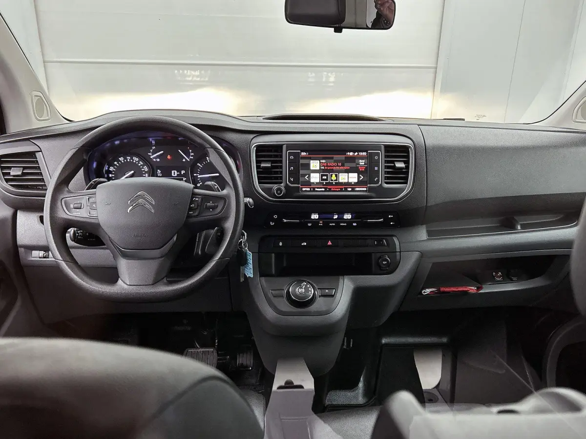 Club M 120pk BlueHDI Automaat | Navigatie | Camera achter | Trekhaak | 3-zitplaatsen | Cruise control | Apple Carplay en Android auto