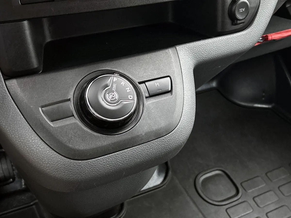 Club M 120pk BlueHDI Automaat | Navigatie | Camera achter | Trekhaak | 3-zitplaatsen | Cruise control | Apple Carplay en Android auto