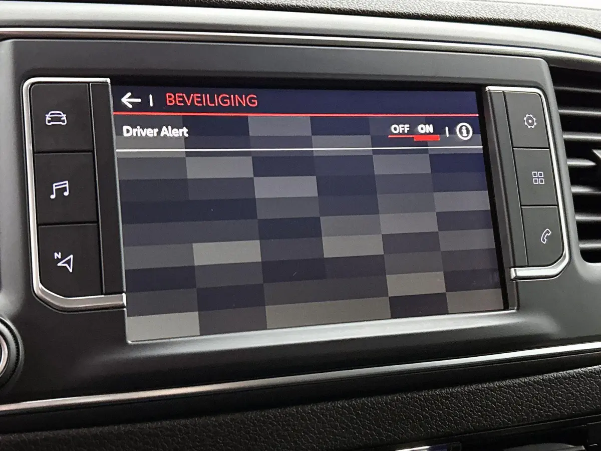 Club M 120pk BlueHDI Automaat | Navigatie | Camera achter | Trekhaak | 3-zitplaatsen | Cruise control | Apple Carplay en Android auto
