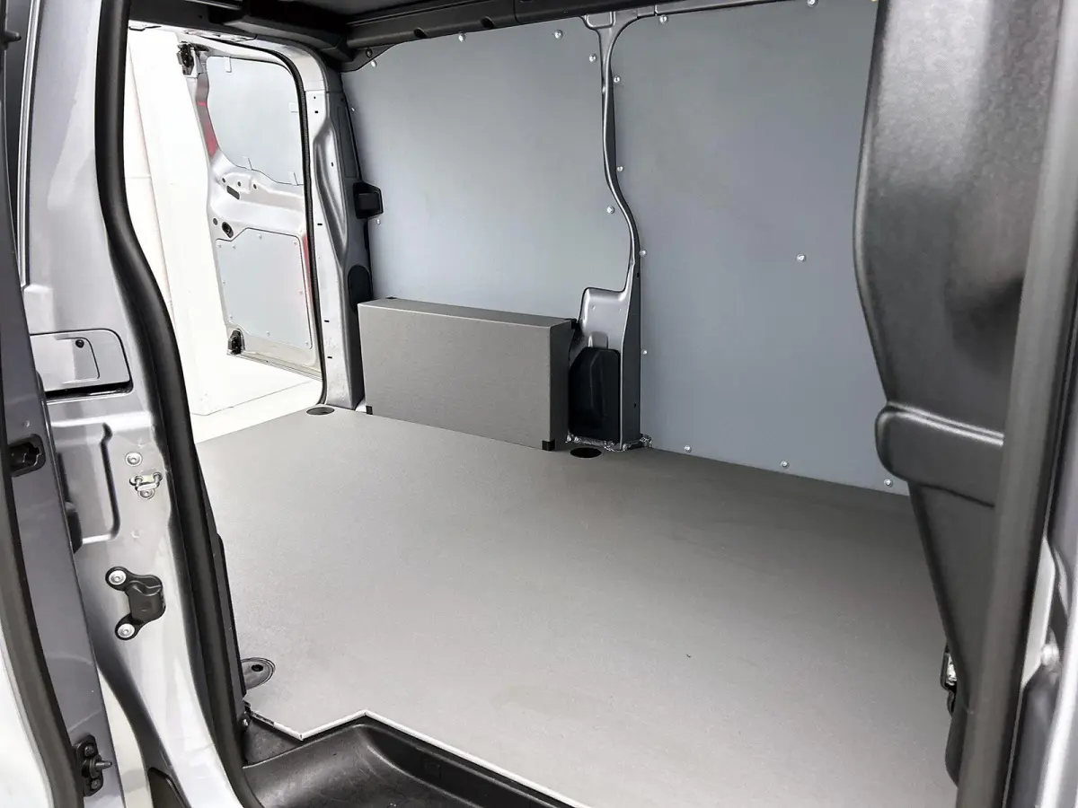Club M 120pk BlueHDI Automaat | Navigatie | Camera achter | Trekhaak | 3-zitplaatsen | Cruise control | Apple Carplay en Android auto