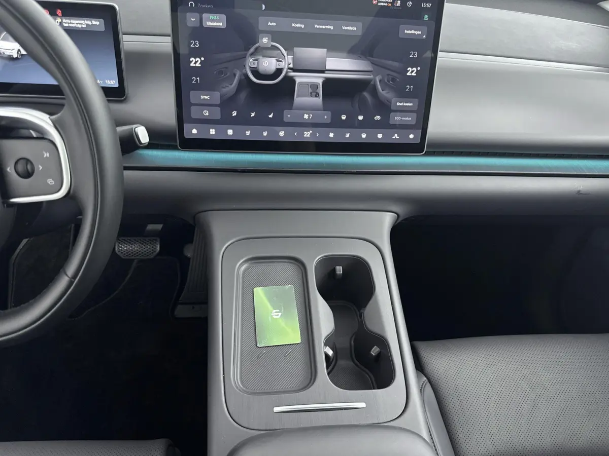 Design 69.9 kWh 218pk | 420km WLTP Actieradius | Navigatie | Panoramadak | 360° Camera | Stoel- en stuurverwarming | Lederen elektrisch verstelbare en geventileerde stoelen | Elektrische ac