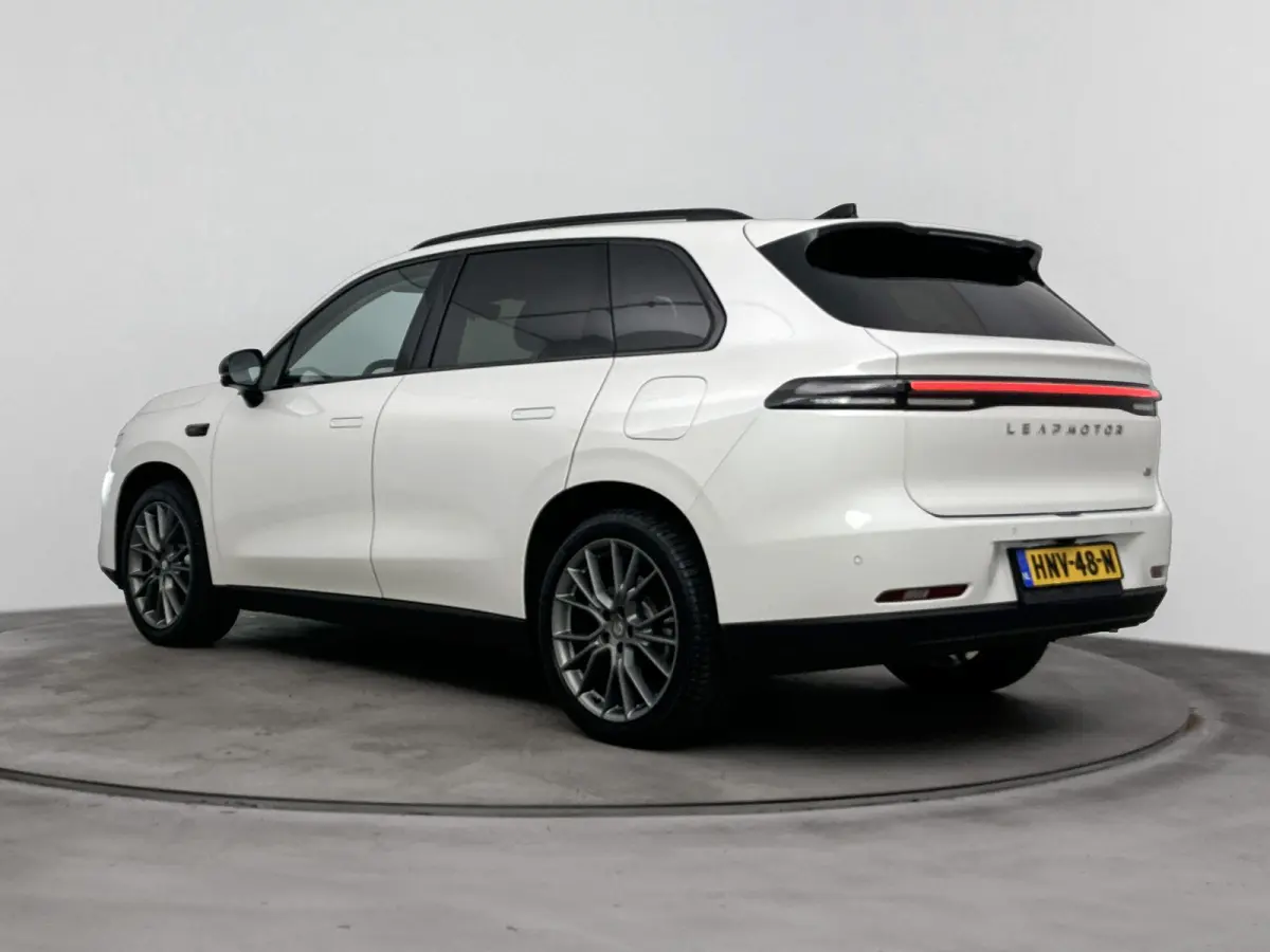 Design 69.9 kWh 218pk | 420km WLTP Actieradius | Navigatie | Panoramadak | 360° Camera | Stoel- en stuurverwarming | Lederen elektrisch verstelbare en geventileerde stoelen | Elektrische ac