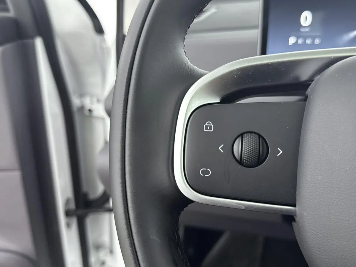 Design 69.9 kWh 218pk | 420km WLTP Actieradius | Navigatie | Panoramadak | 360° Camera | Stoel- en stuurverwarming | Lederen elektrisch verstelbare en geventileerde stoelen | Elektrische ac