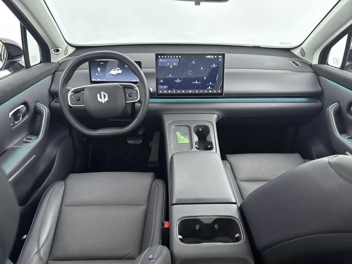 Design 69.9 kWh 218pk | 420km WLTP Actieradius | Navigatie | Panoramadak | 360° Camera | Stoel- en stuurverwarming | Lederen elektrisch verstelbare en geventileerde stoelen | Elektrische ac