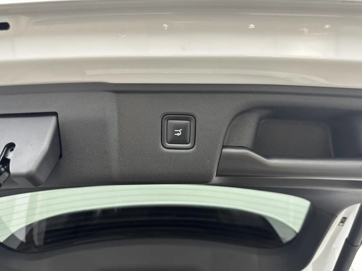 Design 69.9 kWh 218pk | 420km WLTP Actieradius | Navigatie | Panoramadak | 360° Camera | Stoel- en stuurverwarming | Lederen elektrisch verstelbare en geventileerde stoelen | Elektrische ac