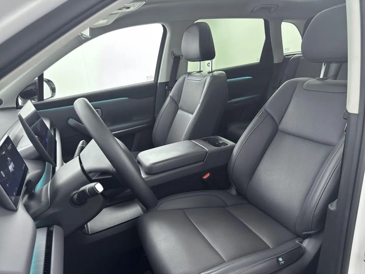Design 69.9 kWh 218pk | 420km WLTP Actieradius | Navigatie | Panoramadak | 360° Camera | Stoel- en stuurverwarming | Lederen elektrisch verstelbare en geventileerde stoelen | Elektrische ac