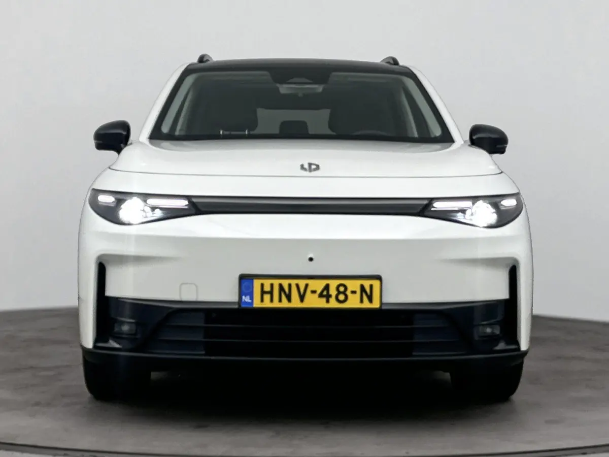 Design 69.9 kWh 218pk | 420km WLTP Actieradius | Navigatie | Panoramadak | 360° Camera | Stoel- en stuurverwarming | Lederen elektrisch verstelbare en geventileerde stoelen | Elektrische ac