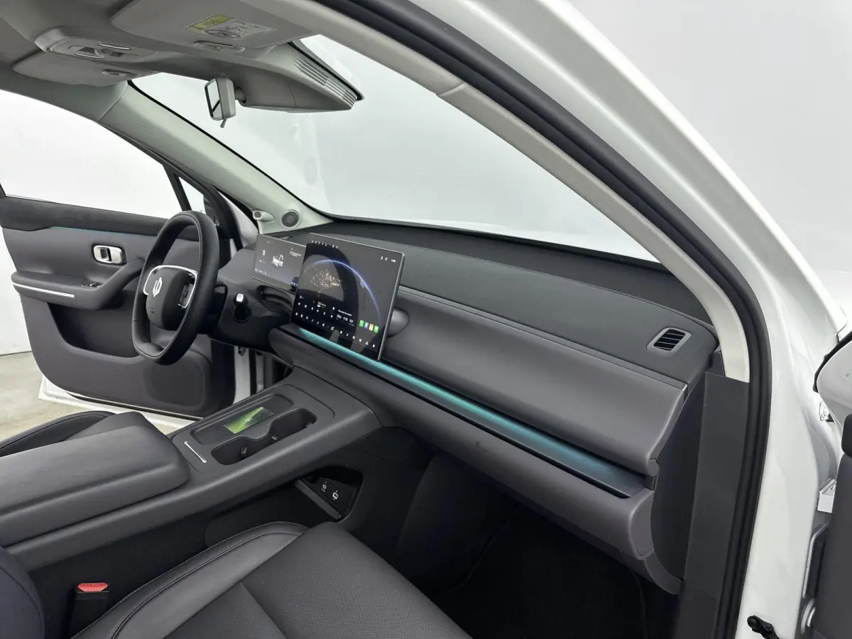 Design 69.9 kWh 218pk | 420km WLTP Actieradius | Navigatie | Panoramadak | 360° Camera | Stoel- en stuurverwarming | Lederen elektrisch verstelbare en geventileerde stoelen | Elektrische ac