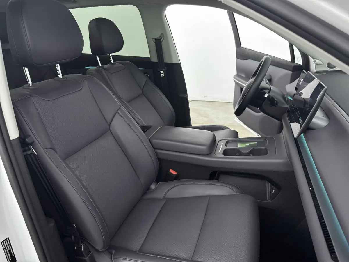 Design 69.9 kWh 218pk | 420km WLTP Actieradius | Navigatie | Panoramadak | 360° Camera | Stoel- en stuurverwarming | Lederen elektrisch verstelbare en geventileerde stoelen | Elektrische ac