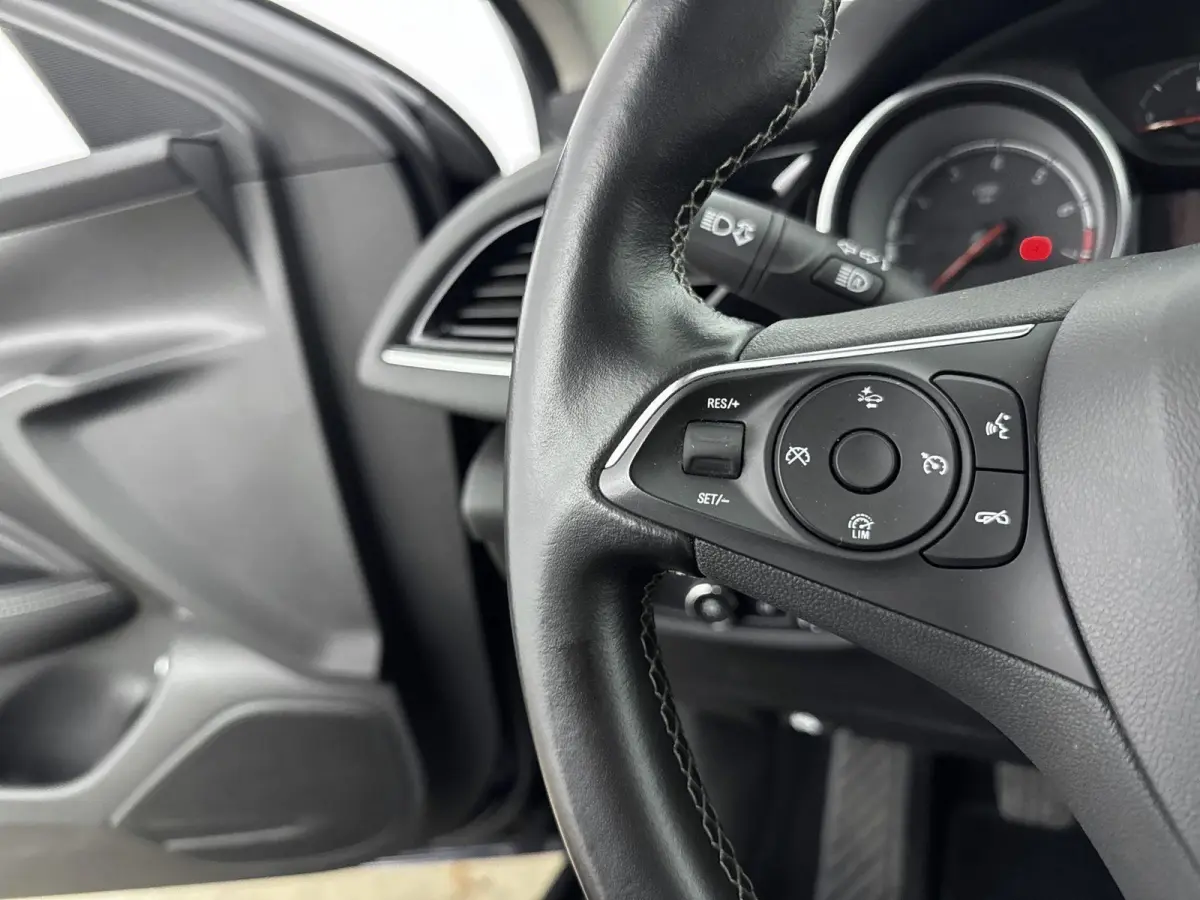 1.5 Turbo Business Executive | Cruise Control | Achteruitrijcamera | Trekhaak | Climate Control | Apple CarPlay/Android Auto |