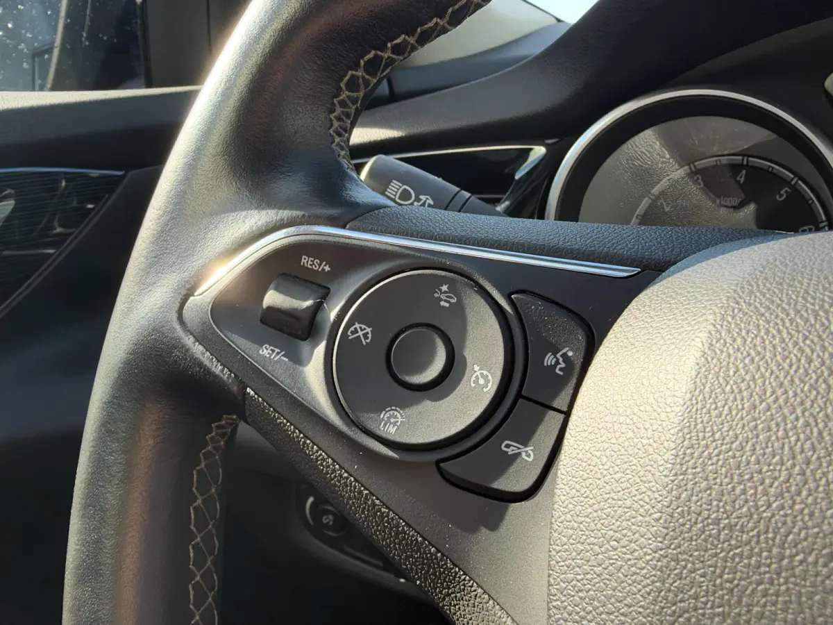 1.5 Turbo Business Executive | Cruise Control | Achteruitrijcamera | Trekhaak | Climate Control | Apple CarPlay/Android Auto |