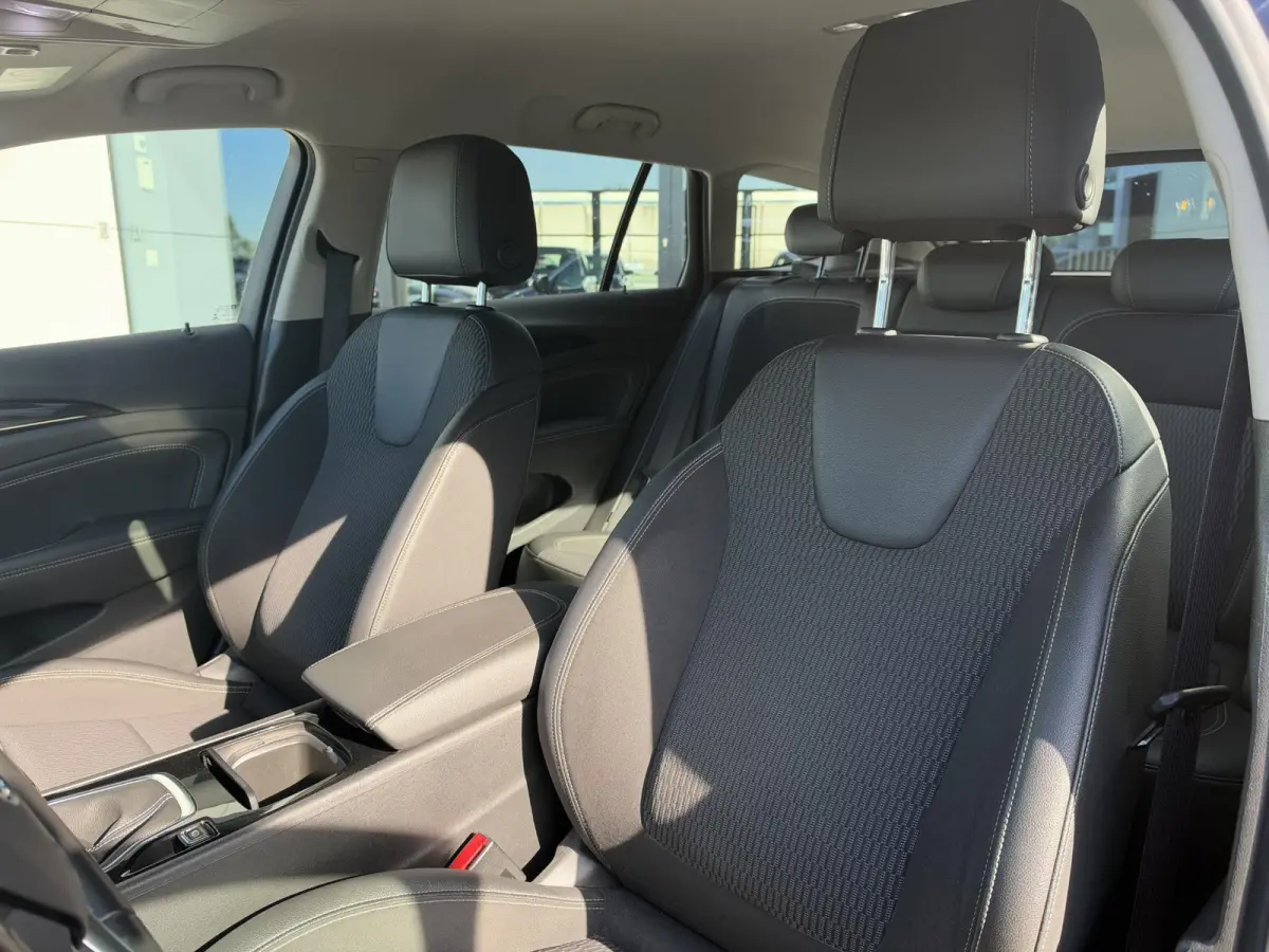 1.5 Turbo Business Executive | Cruise Control | Achteruitrijcamera | Trekhaak | Climate Control | Apple CarPlay/Android Auto |