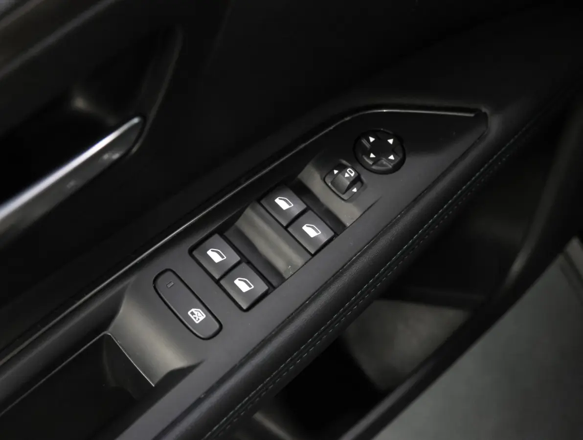 1.2 130PK Allure Pack Business | 1ste eigenaar | AUTOMAAT | Navigatie | Dodehoekdetectie | Camera | LMV | Adaptief Cruise Control | AppleCarPlay/AndroidAuto | Climate Control | Virt.Cockpit 