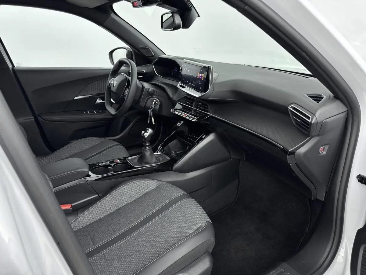 100pk Allure | Digitale cockpit | Climate control | Parkeersensoren | Lichtmetalen velgen | Apple CarPlay/Android Auto |