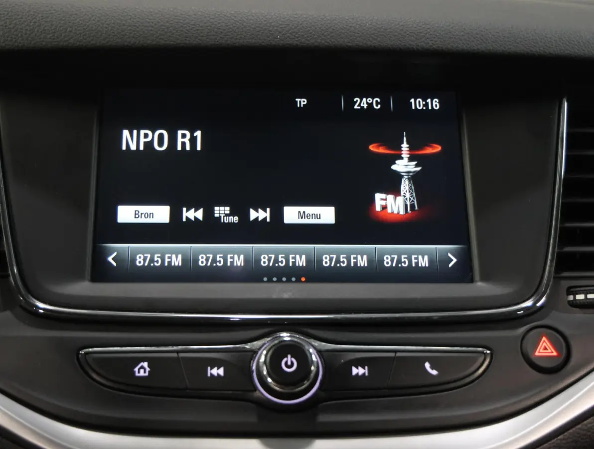 ST 105PK 120 Jaar Edition | 1ste eigenaar | Camera | Trekhaak | AppleCarPlay/Android | Armsteun | AGR stoelen | Navigatie | Climate Control | Cruise Control | Isofix | Privacy Glass | Parkee