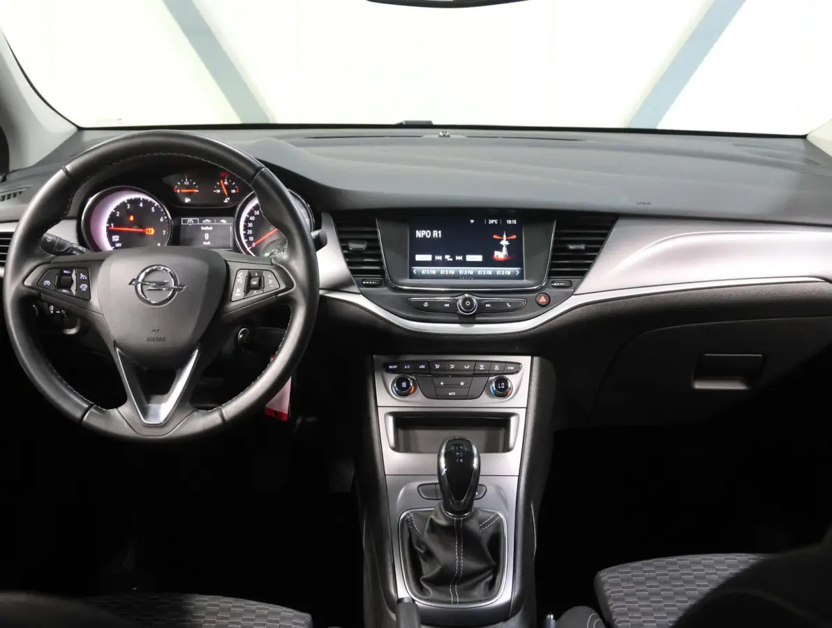 ST 105PK 120 Jaar Edition | 1ste eigenaar | Camera | Trekhaak | AppleCarPlay/Android | Armsteun | AGR stoelen | Navigatie | Climate Control | Cruise Control | Isofix | Privacy Glass | Parkee