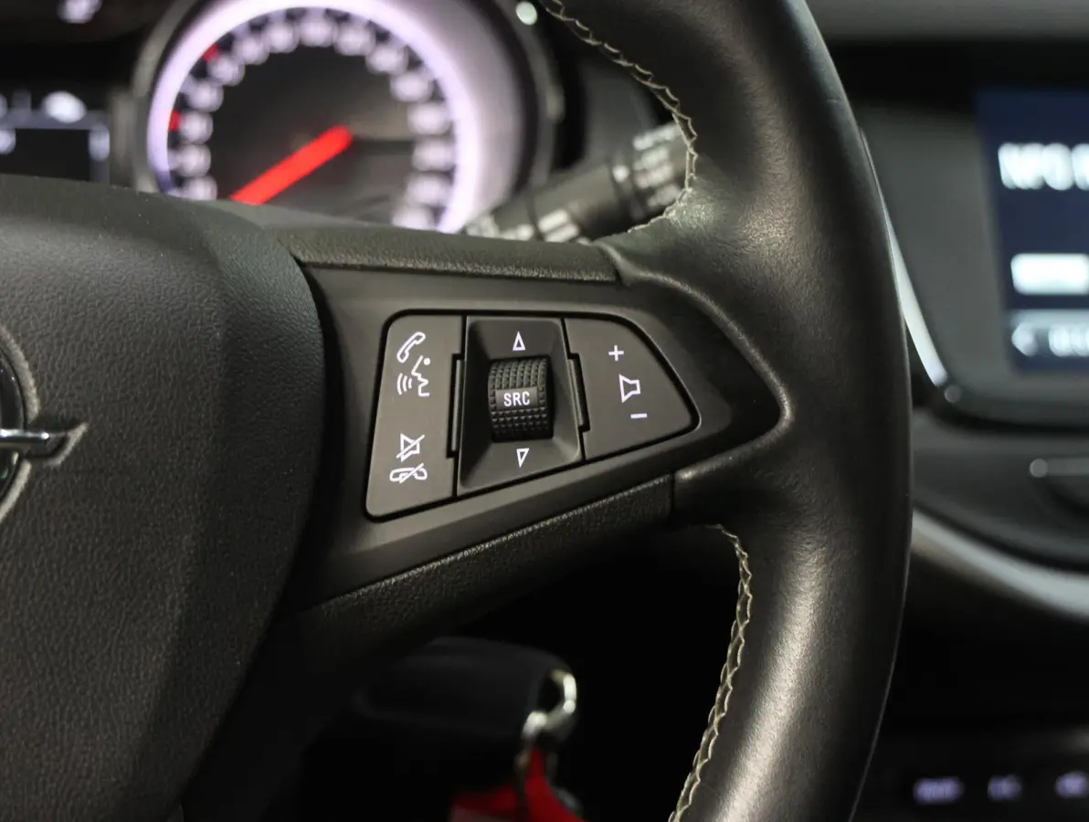 ST 105PK 120 Jaar Edition | 1ste eigenaar | Camera | Trekhaak | AppleCarPlay/Android | Armsteun | AGR stoelen | Navigatie | Climate Control | Cruise Control | Isofix | Privacy Glass | Parkee
