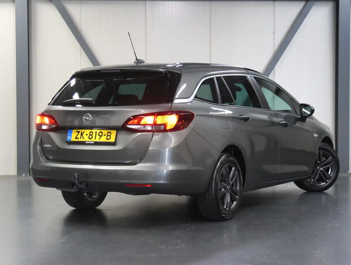 ST 105PK 120 Jaar Edition | 1ste eigenaar | Camera | Trekhaak | AppleCarPlay/Android | Armsteun | AGR stoelen | Navigatie | Climate Control | Cruise Control | Isofix | Privacy Glass | Parkee
