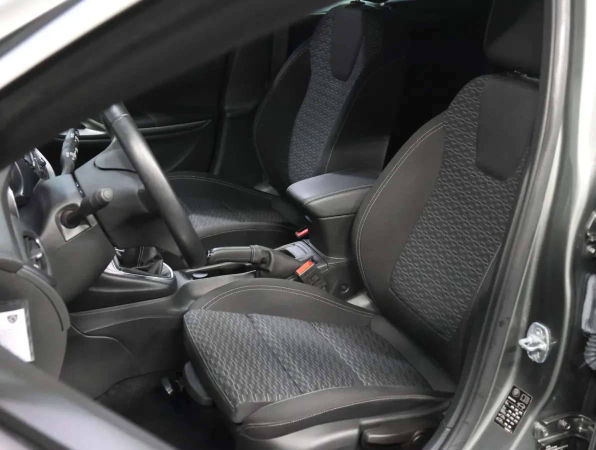 ST 105PK 120 Jaar Edition | 1ste eigenaar | Camera | Trekhaak | AppleCarPlay/Android | Armsteun | AGR stoelen | Navigatie | Climate Control | Cruise Control | Isofix | Privacy Glass | Parkee