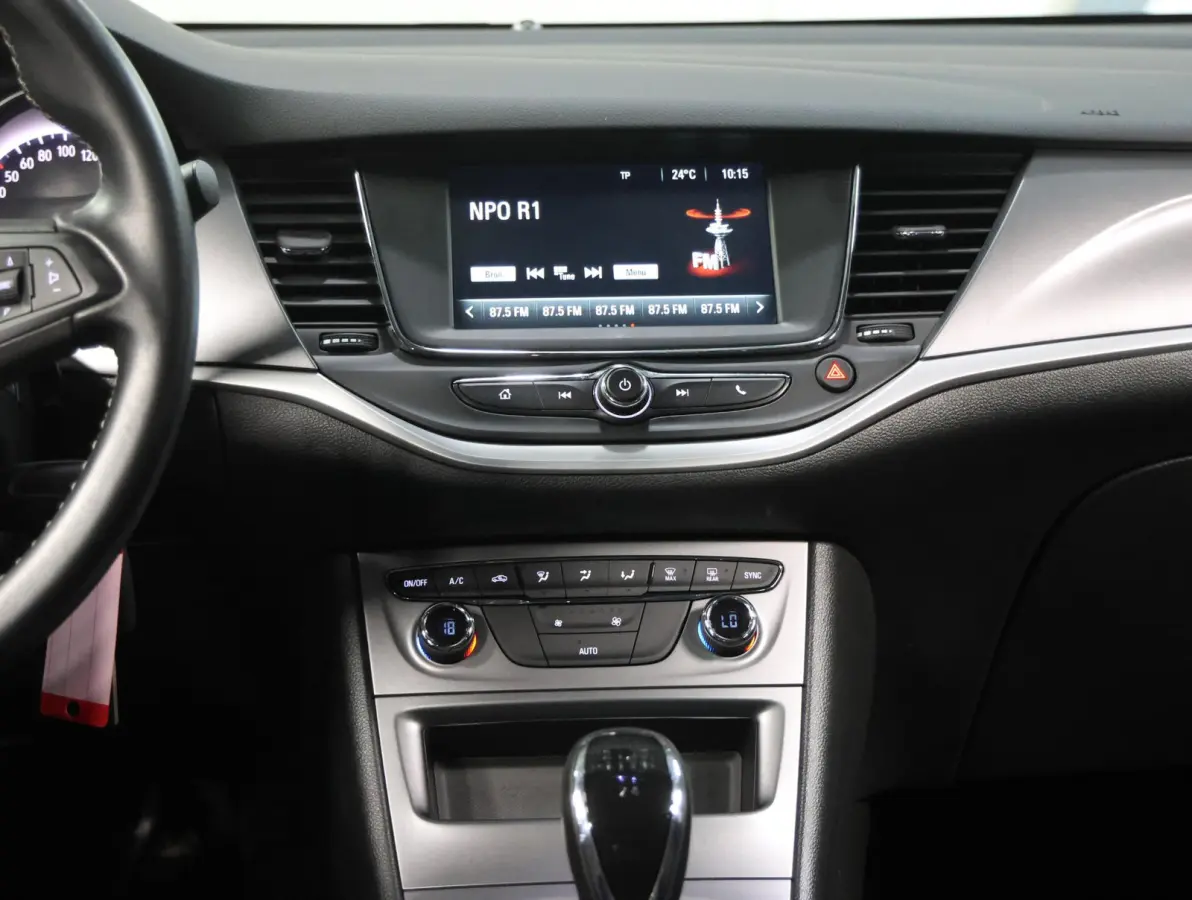 ST 105PK 120 Jaar Edition | 1ste eigenaar | Camera | Trekhaak | AppleCarPlay/Android | Armsteun | AGR stoelen | Navigatie | Climate Control | Cruise Control | Isofix | Privacy Glass | Parkee