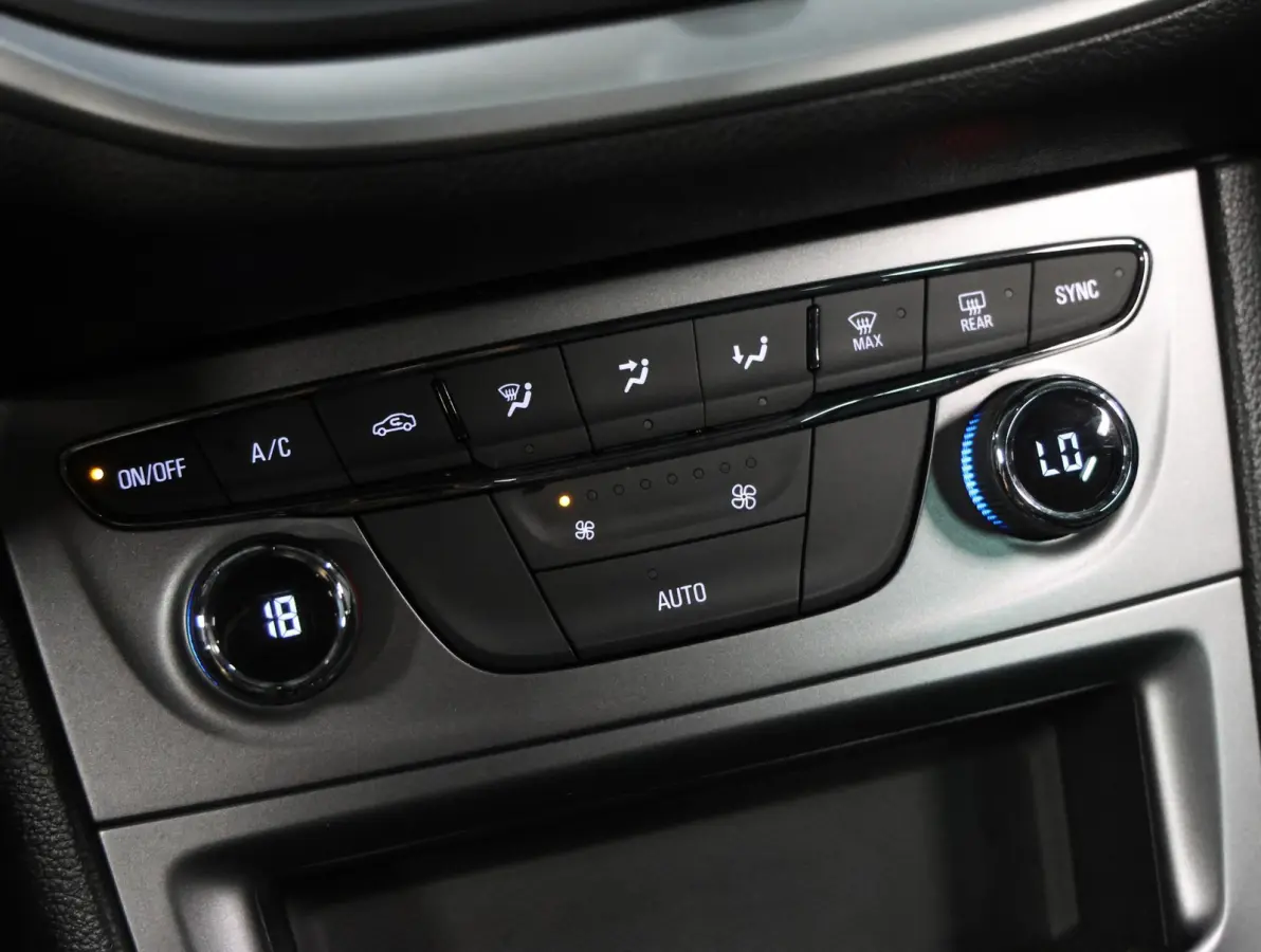 ST 105PK 120 Jaar Edition | 1ste eigenaar | Camera | Trekhaak | AppleCarPlay/Android | Armsteun | AGR stoelen | Navigatie | Climate Control | Cruise Control | Isofix | Privacy Glass | Parkee