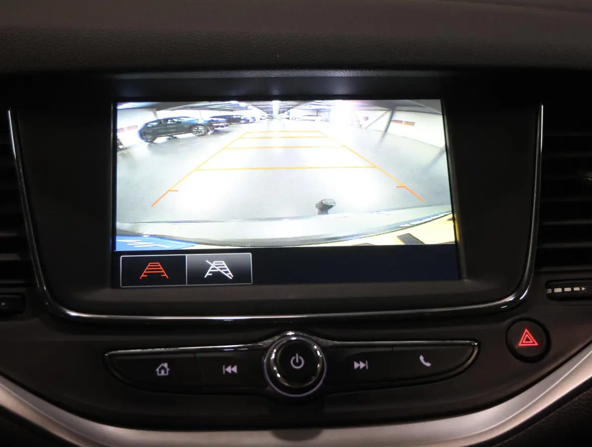 ST 105PK 120 Jaar Edition | 1ste eigenaar | Camera | Trekhaak | AppleCarPlay/Android | Armsteun | AGR stoelen | Navigatie | Climate Control | Cruise Control | Isofix | Privacy Glass | Parkee