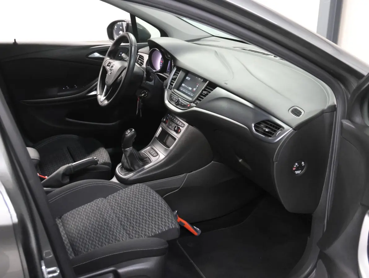 ST 105PK 120 Jaar Edition | 1ste eigenaar | Camera | Trekhaak | AppleCarPlay/Android | Armsteun | AGR stoelen | Navigatie | Climate Control | Cruise Control | Isofix | Privacy Glass | Parkee