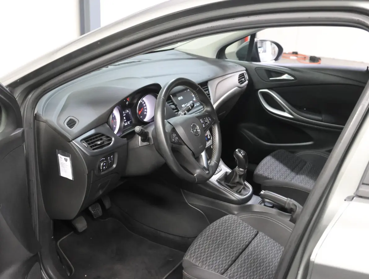 ST 105PK 120 Jaar Edition | 1ste eigenaar | Camera | Trekhaak | AppleCarPlay/Android | Armsteun | AGR stoelen | Navigatie | Climate Control | Cruise Control | Isofix | Privacy Glass | Parkee