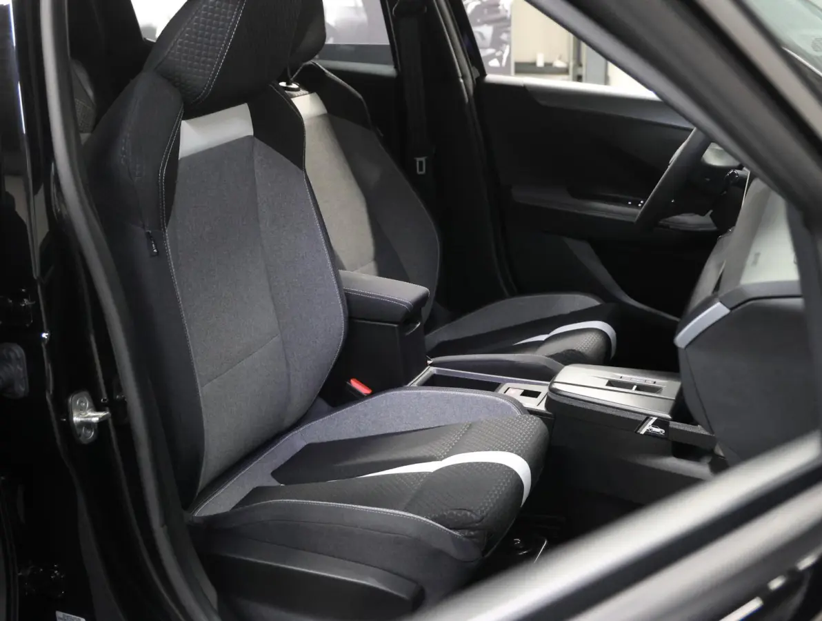 GS 44 kWh 113PK | 1ste eigenaar | ACCU 95% | AppleCarPlay/AndroidAuto | Armsteun | Navigatie | Cruise Control | Climate Control | FULL LED | Camera | Isofix | Privacy Glass | DAB Radio |
