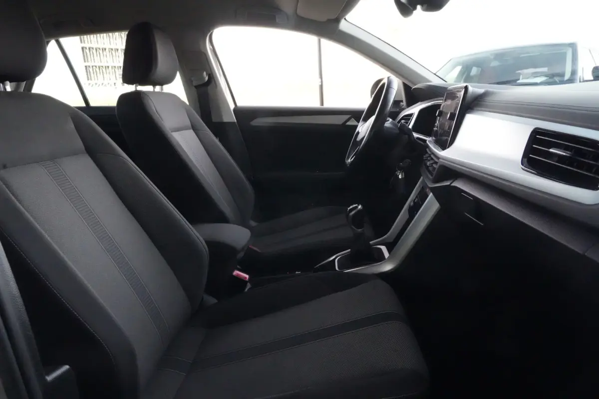 1.0 TSI Life | 110 PK | Apple Carplay | ACC | Parkeersensoren | Volkswagen T-Roc 1.0 TSI Life 110 PK met een 1.0-liter driecilinder benzinemotor, infotainmentsysteem met smartphoneconnectivi