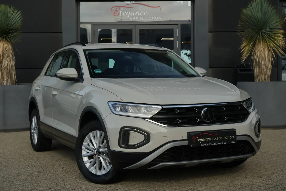 1.0 TSI Life | 110 PK | Apple Carplay | ACC | Parkeersensoren | Volkswagen T-Roc 1.0 TSI Life 110 PK met een 1.0-liter driecilinder benzinemotor, infotainmentsysteem met smartphoneconnectivi
