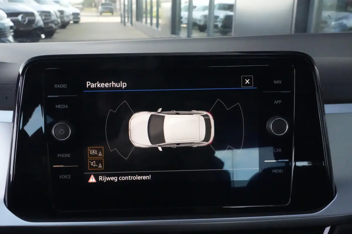 1.0 TSI Life | 110 PK | Apple Carplay | ACC | Parkeersensoren | Volkswagen T-Roc 1.0 TSI Life 110 PK met een 1.0-liter driecilinder benzinemotor, infotainmentsysteem met smartphoneconnectivi